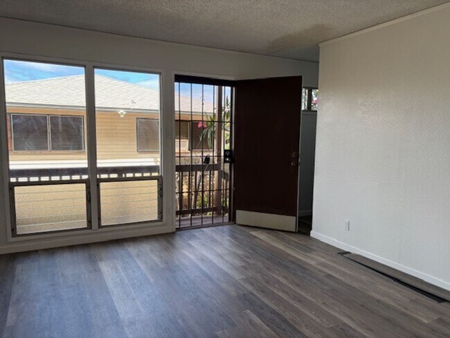 Primary Photo - Hakimo Duplex