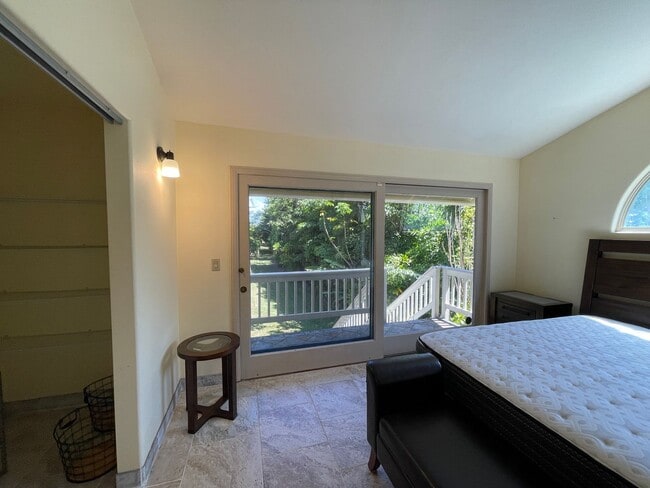 Building Photo - Spacious 4-Bedroom Retreat in Haiku with S...