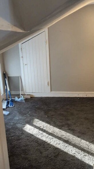 Building Photo - 327 S Adams St