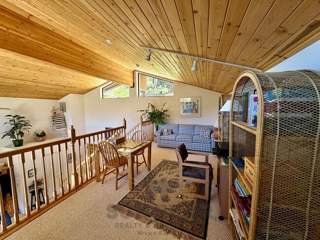 Building Photo - Cozy 2 Bedroom with side lake and Diamond ...