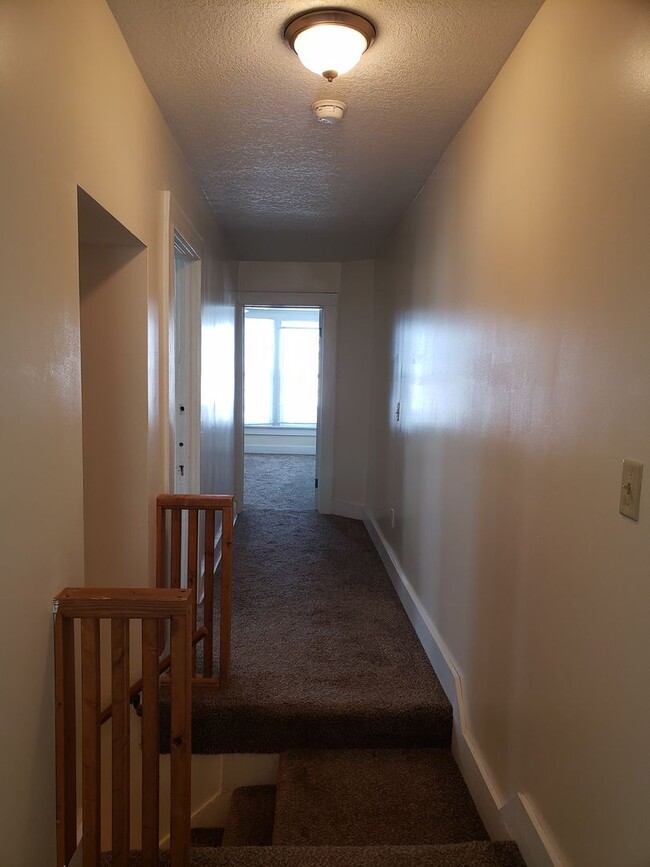 Building Photo - 3 Bedroom Townhouse near Downtown