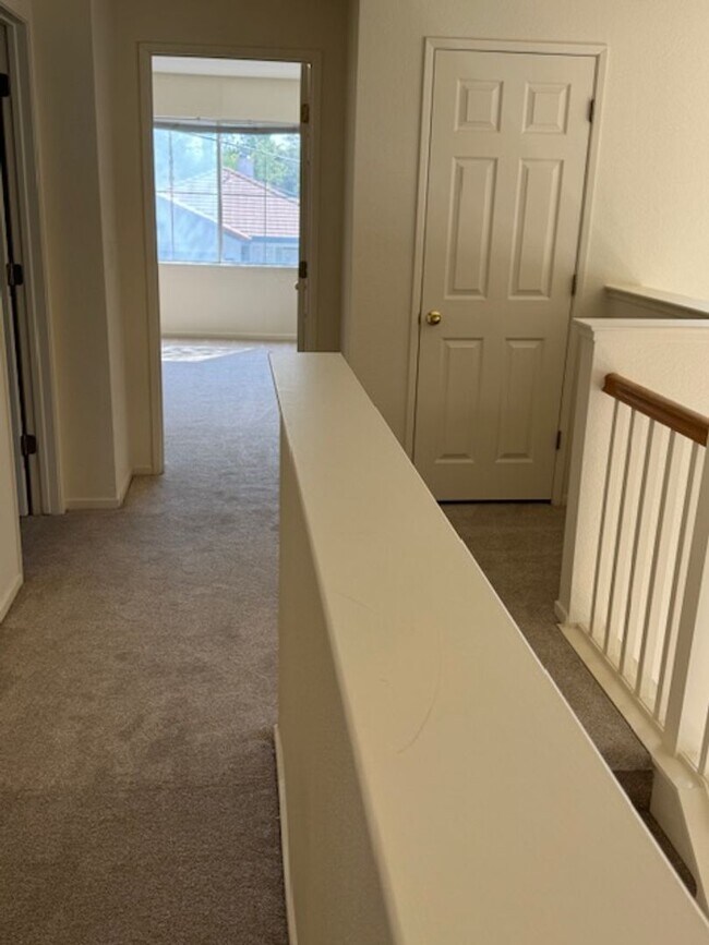 Building Photo - Nice & clean 3 Bedroom, 2 Bath Home in Cit...