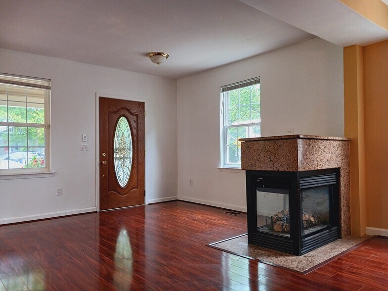 Building Photo - 2603 Hamlin St NE