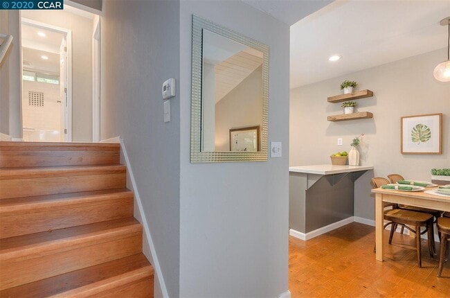 Building Photo - 2716 Oak Rd