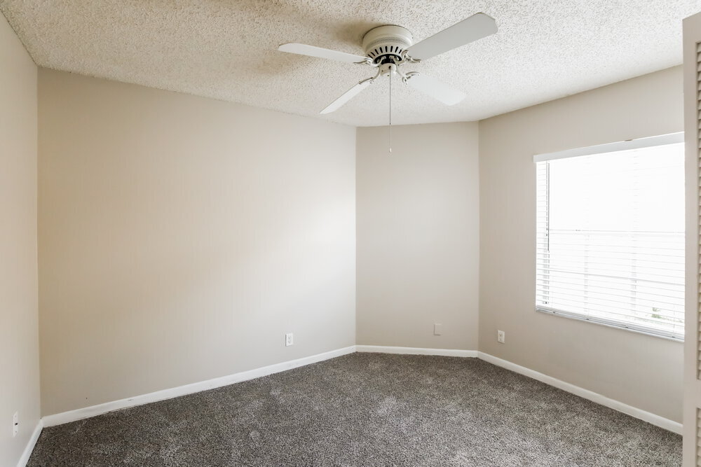 Building Photo - 333 W Riverbend Dr