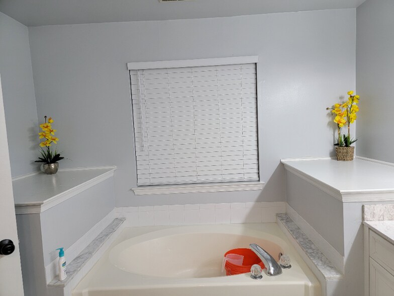 Building Photo - 32 Chatham Ct