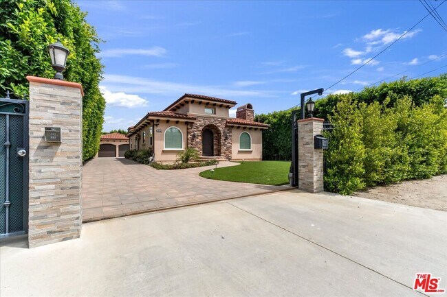 Building Photo - 5310 Leghorn Ave