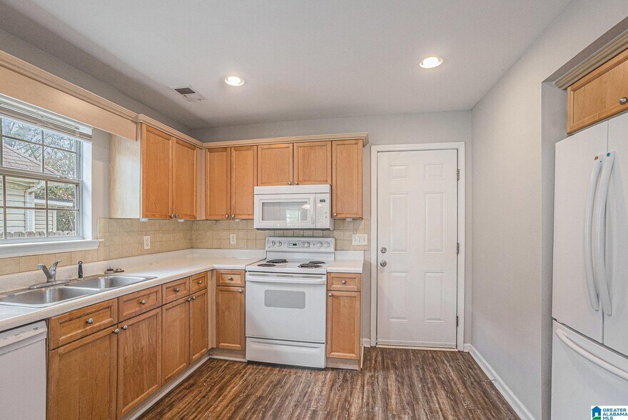 Building Photo - 139 Flagstone Ln