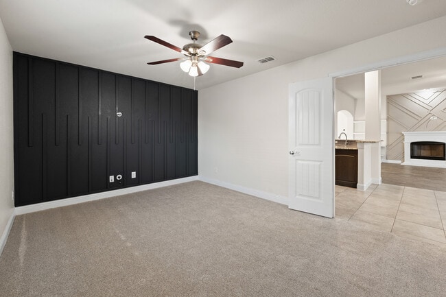 Building Photo - 105 Live Oak Dr