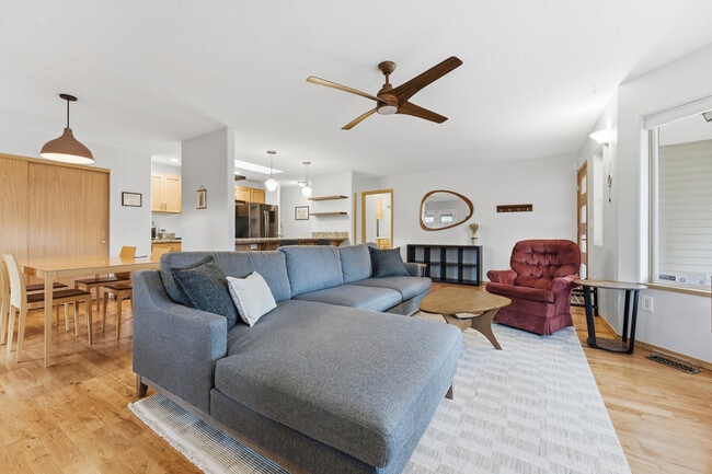 Building Photo - 5003 NE Mason St