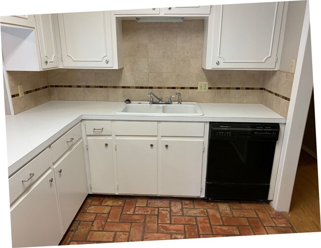 Building Photo - South Tyler! Lovely 3 Bedroom, 2 Bath Home...