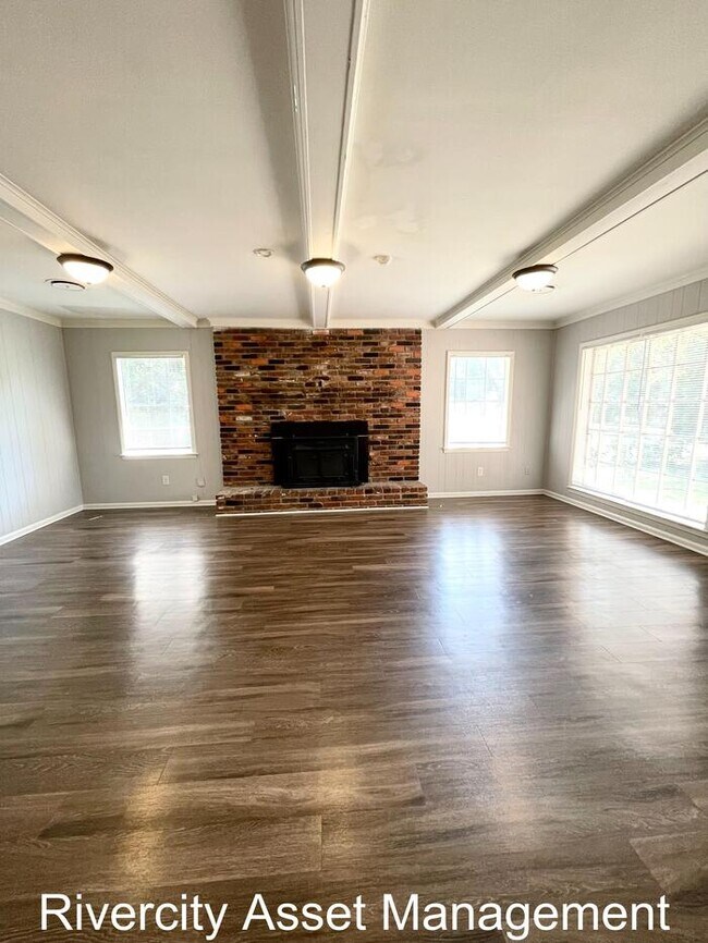Building Photo - READY FOR MOVE IN!!!!