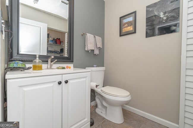 Building Photo - 302 Cedar Chase Cir NE