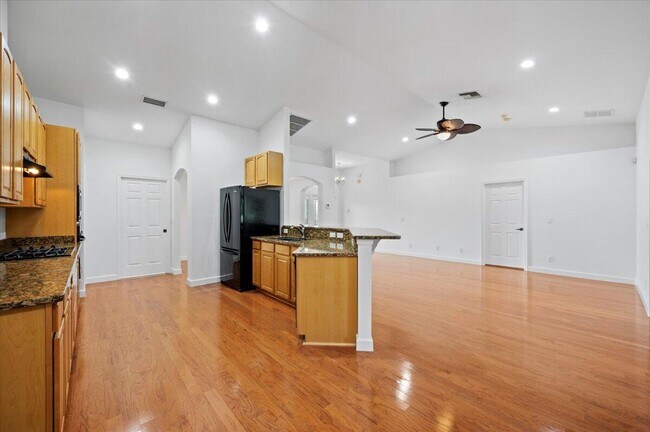 Building Photo - 4190 SW Utterback St