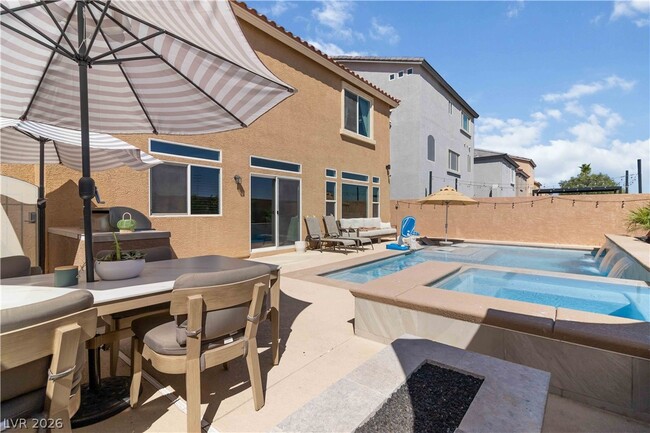 Building Photo - 9758 Hawk Crest St