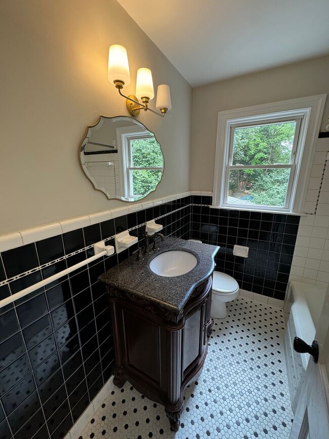 Building Photo - Beautifully Remodeled 4-Bedroom Home with ...