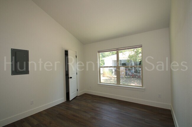 Building Photo - 1811 Elkins Ave