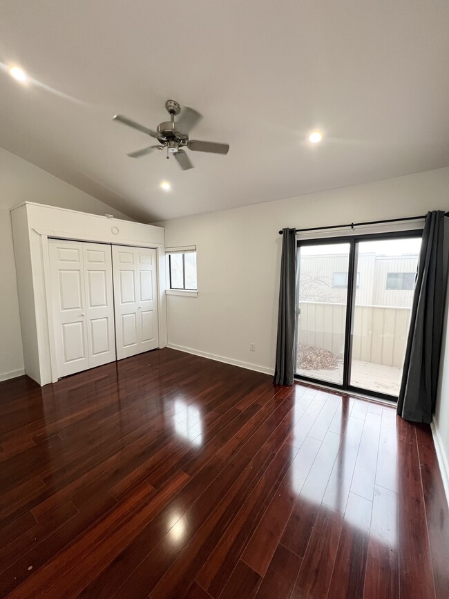 Building Photo - 100 Hope St