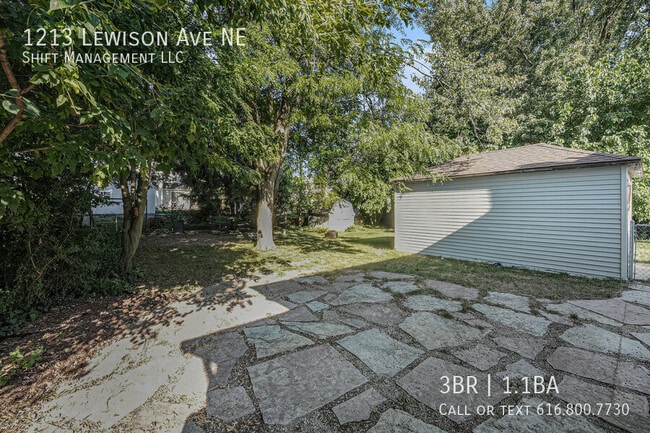 Building Photo - 1213 Lewison Ave NE