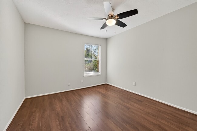 Building Photo - 8646 Maplecrest Dr
