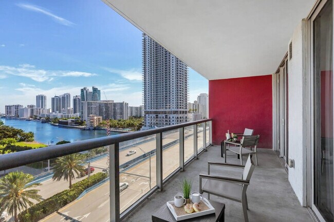 Building Photo - 2602 E Hallandale Beach Blvd