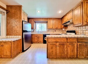 Building Photo - Beautiful 3bd Single Story House on One of...