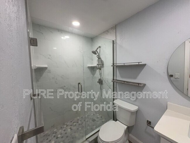 Building Photo - 1610 SE 25th St