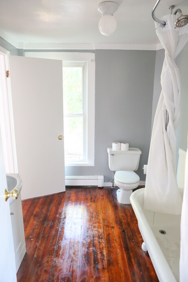 Building Photo - 16 Russell Street