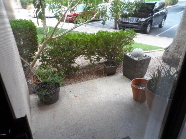 Building Photo - Great Townhome in Scottsdale - 2 Bed 1.75 Bath Unfurnished!