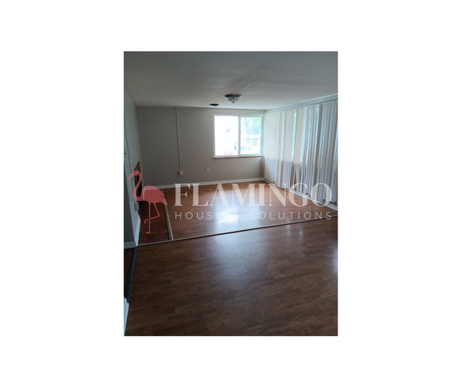Building Photo - Comfortable 2-Bedroom Home with Garage & S...