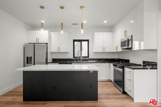 Building Photo - 1920 S Sherbourne Dr