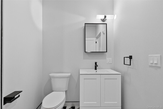 Building Photo - 10 Market St