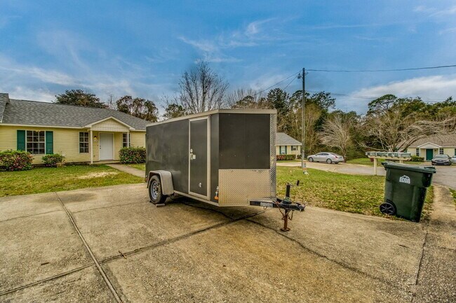 Building Photo - 1015 Sable Dr