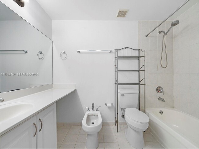 Building Photo - 215 SW 42nd Ave