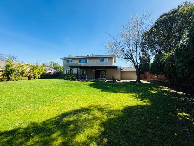 Building Photo - Nice Two-Story in Desired Northgate Neighborhood Available Now!