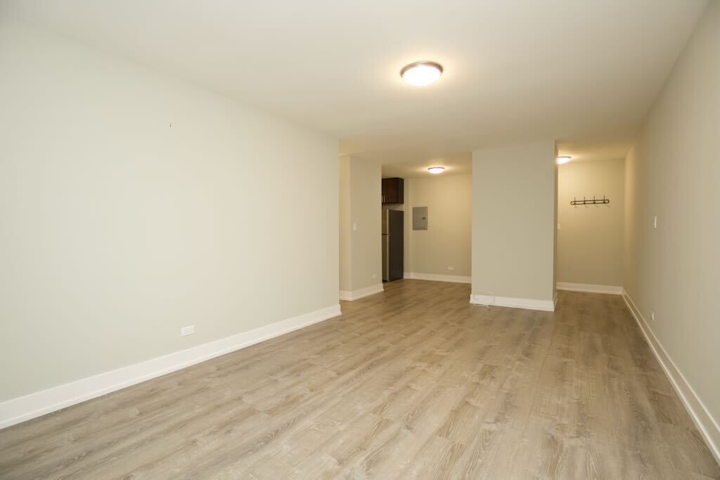 Building Photo - 535 W Surf St