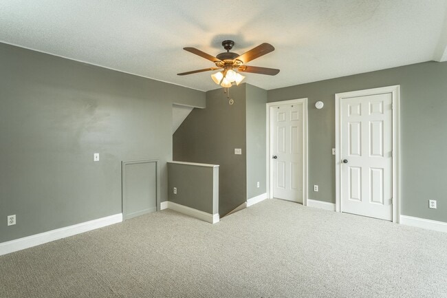 Building Photo - 3 bedroom, 2 bathroom home in the Southside!