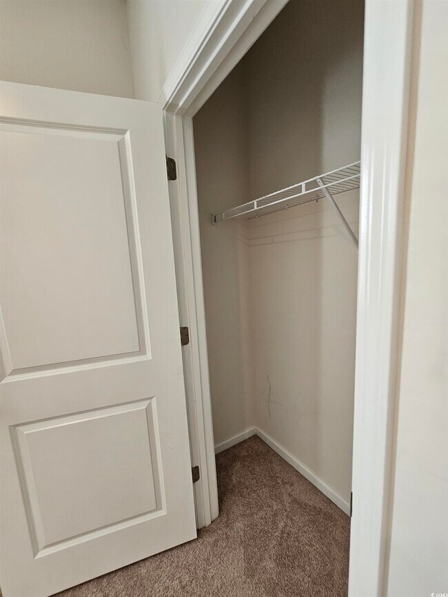 Building Photo - 3193 Bells Lk Cir