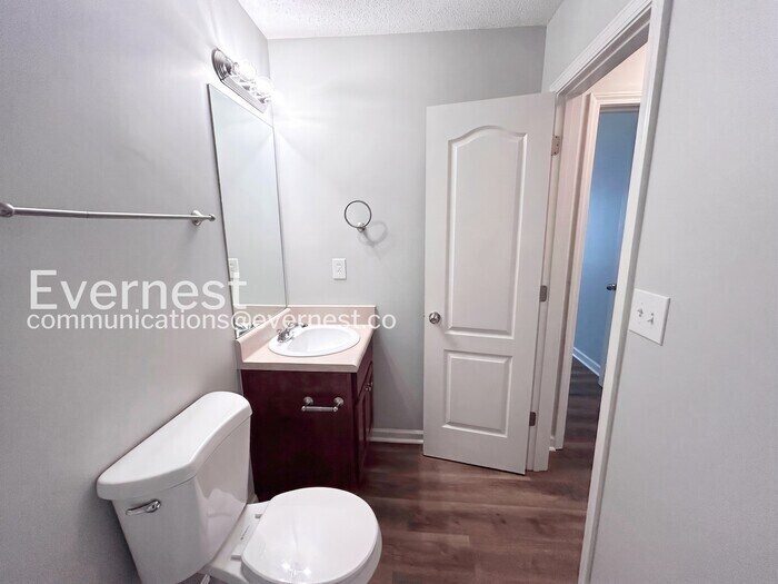 Building Photo - 8648 Thomas Ln