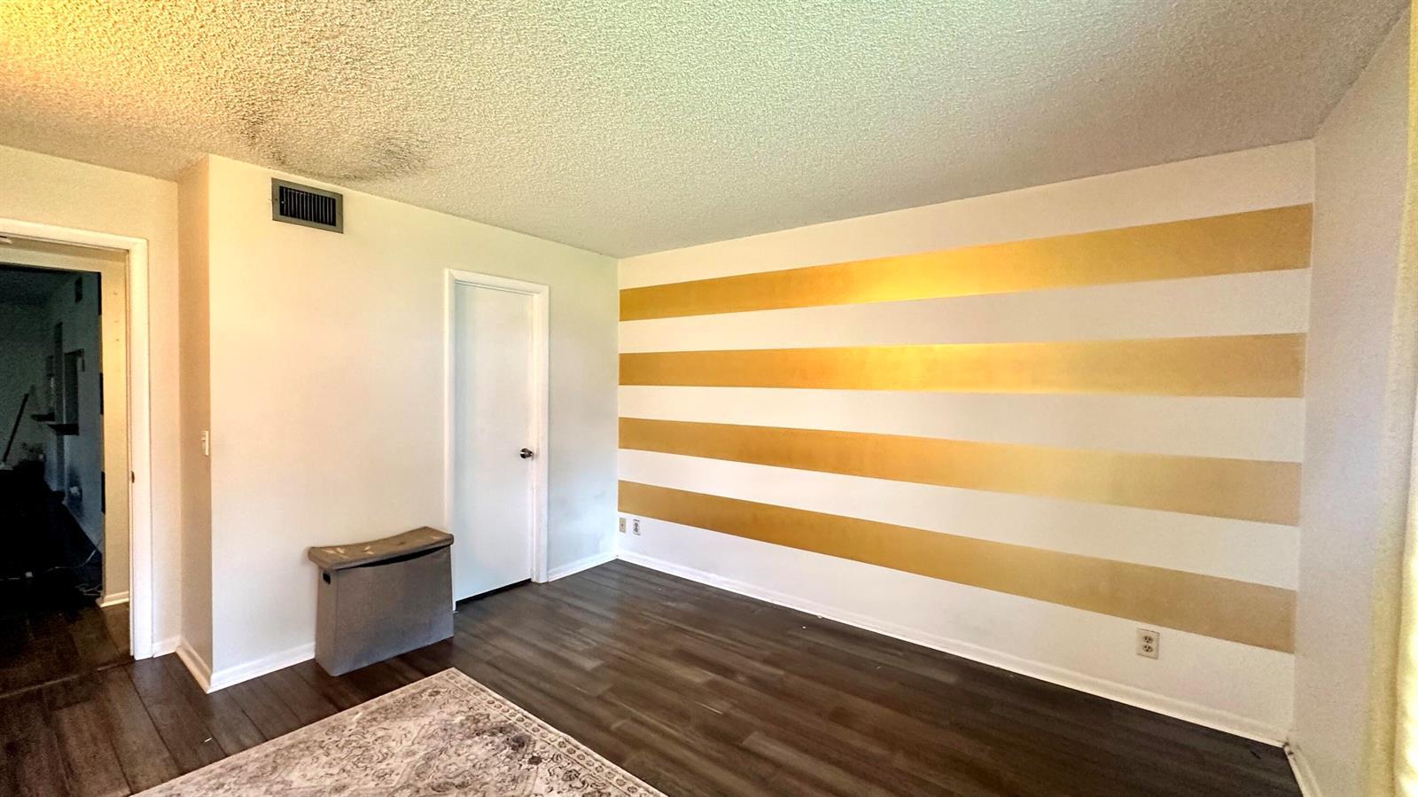 Building Photo - 533 Shady Pine Way