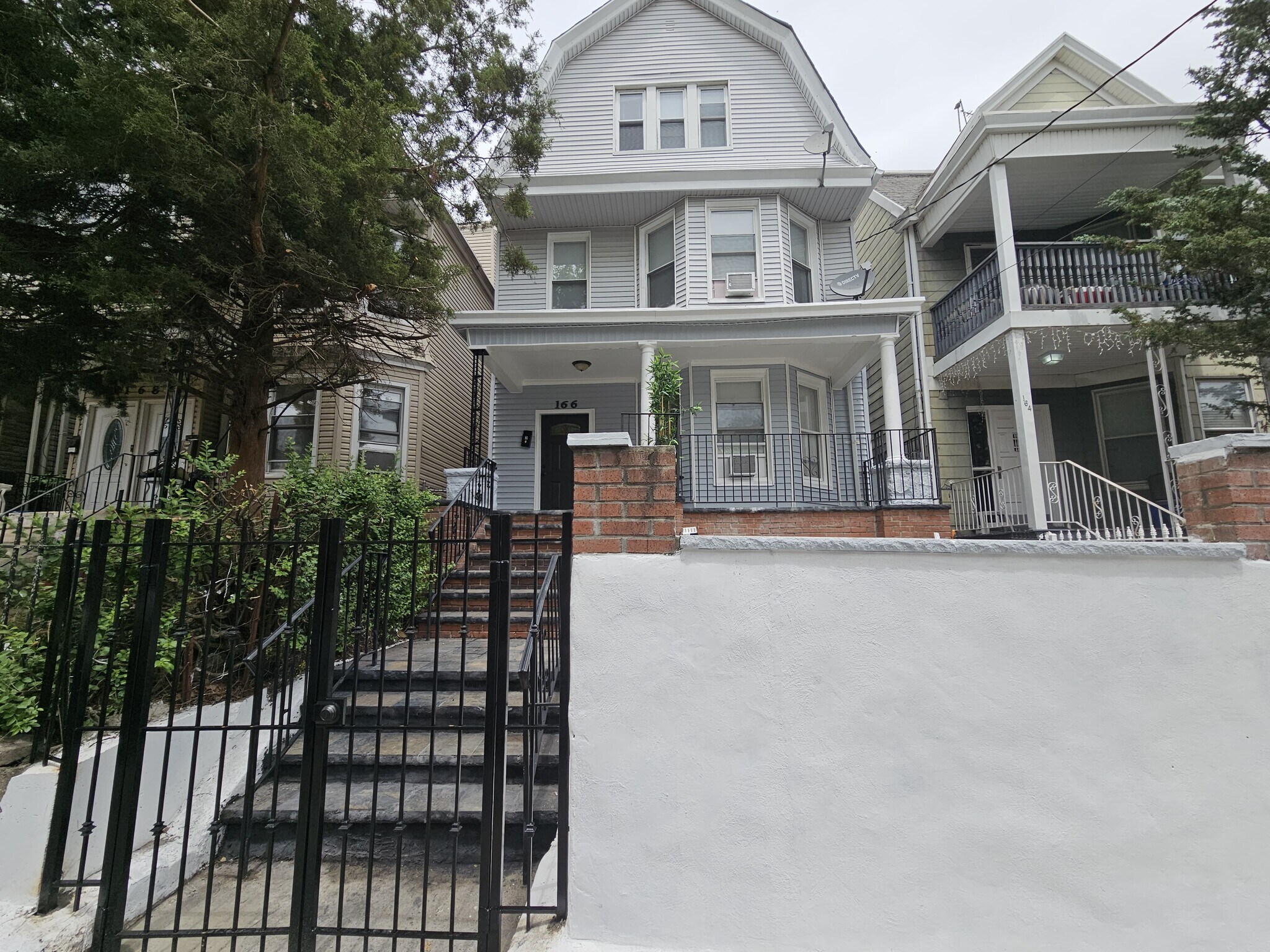 Building Photo - 166 Carteret Ave