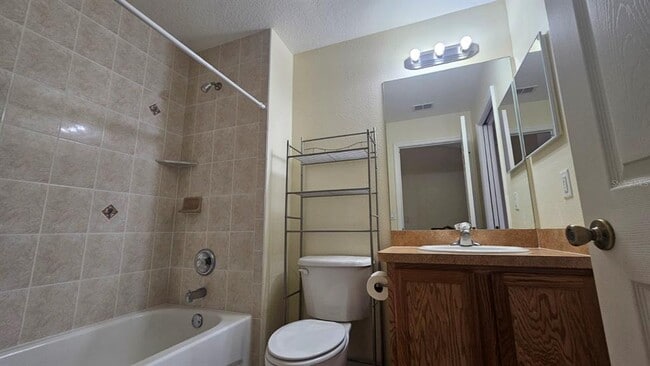 Building Photo - 5549 W Oak Park Blvd