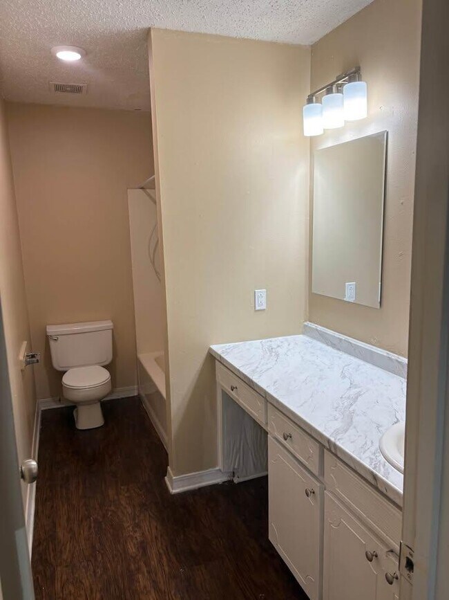Building Photo - 1812 Meadowgreen Dr