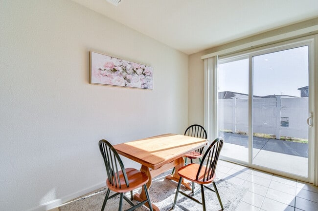 Building Photo - 1442 Copperfield Ave