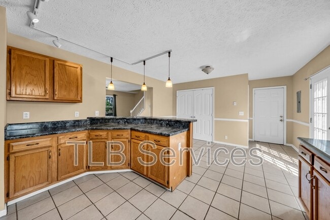 Building Photo - 211 Fall Creek Dr
