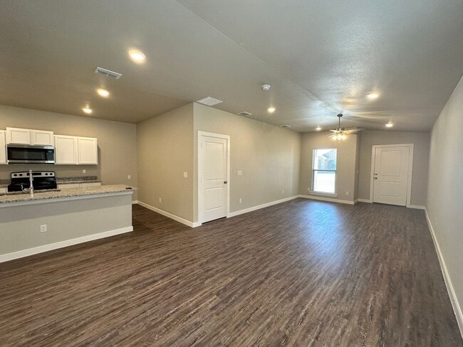 Building Photo - Indulge in Luxury: Upscale 3-Bedroom Duplex for Rent in Coveted Harvest Neighborhood