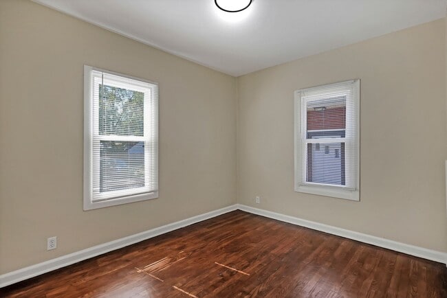 Building Photo - Newly Refreshed 3-Bed Bungalow with Bonus Sunroom & Finished Attic – Columbus Living!