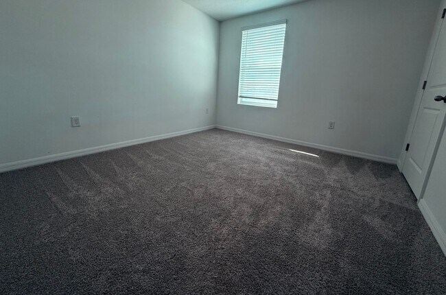 Building Photo - 16769 Parker River St