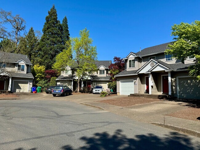 Building Photo - Fully Renovated 2 Bedroom, 1.5 Bath Townhouse with Garage