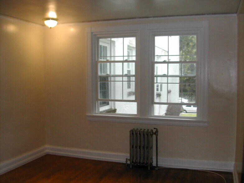 Building Photo - 4135 Roland Ave